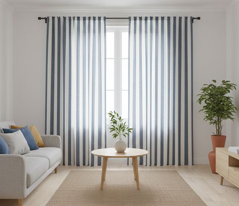Біло-сині штори з вертикальними смугами у скандинавському інтер'єрі | Welwet